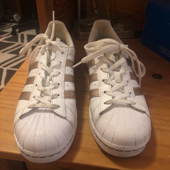 Adidas Superstars Gold Women’s - Picture 2 of 3